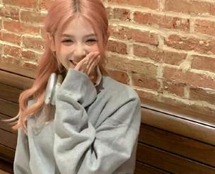 丽柜 – 在钟情的夏日套图分享中，尽情享受蜜糖般的少女时光！.txt