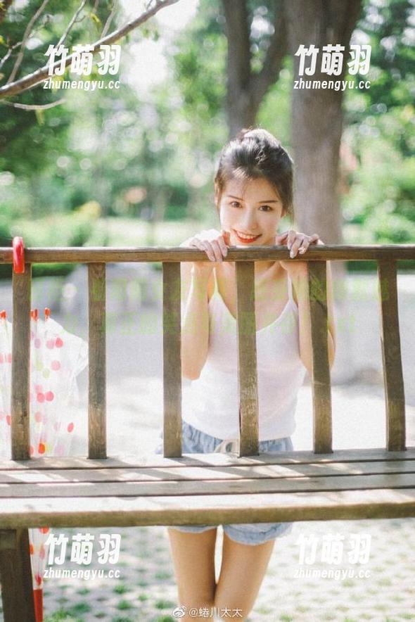 丽柜 - 看阳阳女友写真，感受她的幽默魅力，真正的笑点与美丽并存！.txt