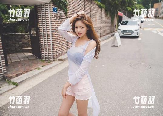 探索九柒喵的JK写真精选，感受她与众不同的视觉魅力.txt