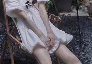 一起观看九柒喵的写真魅力，尽在最新枣伊吕波图包中展现无遗！.txt
