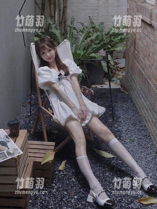 一起观看九柒喵的写真魅力，尽在最新枣伊吕波图包中展现无遗！.txt