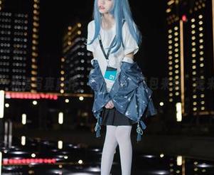 “你的负卿”私房写真新作：窗台制服图包来袭，速来围观！.txt
