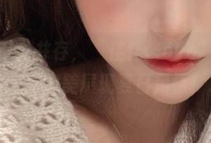 舒适与魅力并存，“佳佳酱ovo”泳装作品图包，完美展现夏日风情！.txt