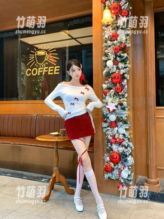 克拉女神 - 一起探索大阳的全套自拍图集，感受她在镜头前的无限魅力！.txt