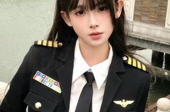 克拉女神 – 姜璐的泳装美图大曝光，绝美图集让你眼前一亮！.txt