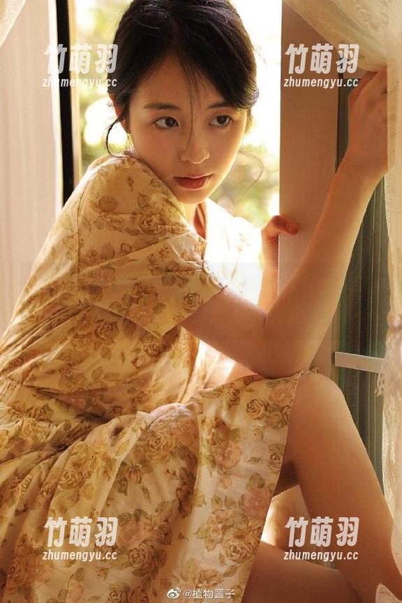 克拉女神 - 在线解锁宋黛镂空写真，她的作品让你重新定义艺术的边界!.txt