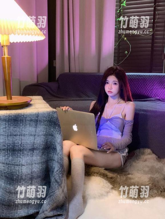 克拉女神 - 尽情欣赏小芹的裸足美图更新，开启一场视觉与心灵的自然之旅.txt