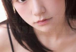 克拉女神 – 当代魅力：最新菲菲眼镜写真原图，让你领略别样的视觉盛宴！.txt