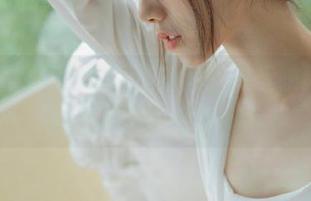制服下的死库水写真系列：兔玩映画献上青春绽放的魅力.txt