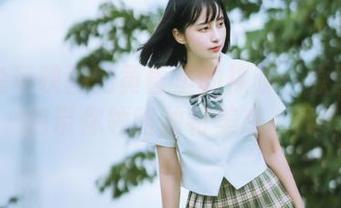 探索兔玩映画的黄昏里的裸腿：原图与图包带你领略独特美感.txt