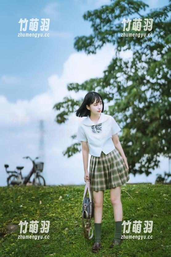 探索兔玩映画的黄昏里的裸腿：原图与图包带你领略独特美感.txt