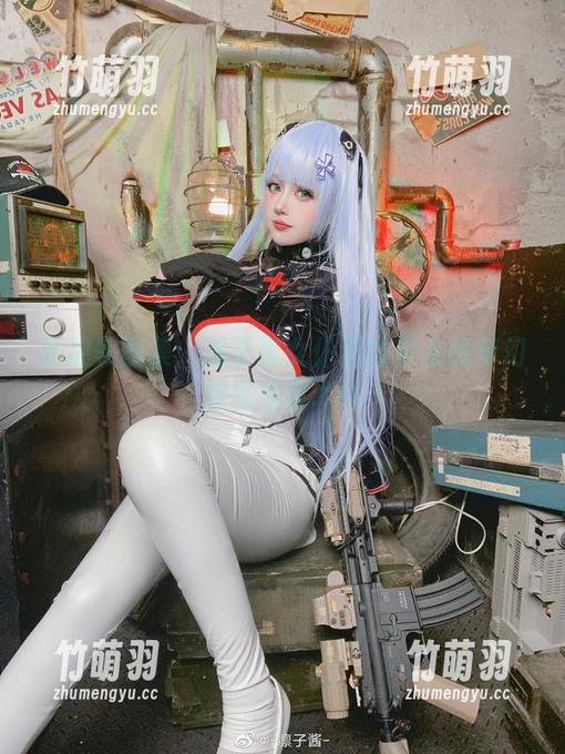 凛子酱 私拍美图集:凛子酱女仆造型带来的梦幻视觉盛宴.txt