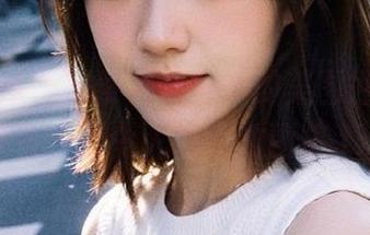初夏女神 – 探索依依秘书的美图世界，尽享每一张令人心动的图集.txt