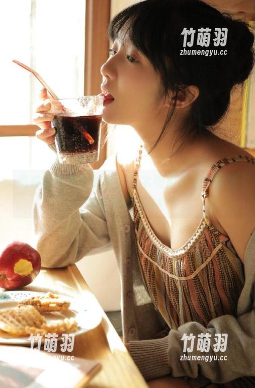 追踪南鸽黑袜的魅力，本期无圣光套图绝对不容错过.txt