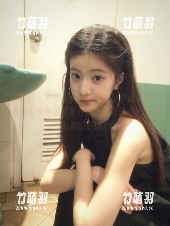 微密圈 - 可可西yyy夏天最新作品更新：唯美写真中演绎夏日的热情与活力，带给你心灵的震撼.txt
