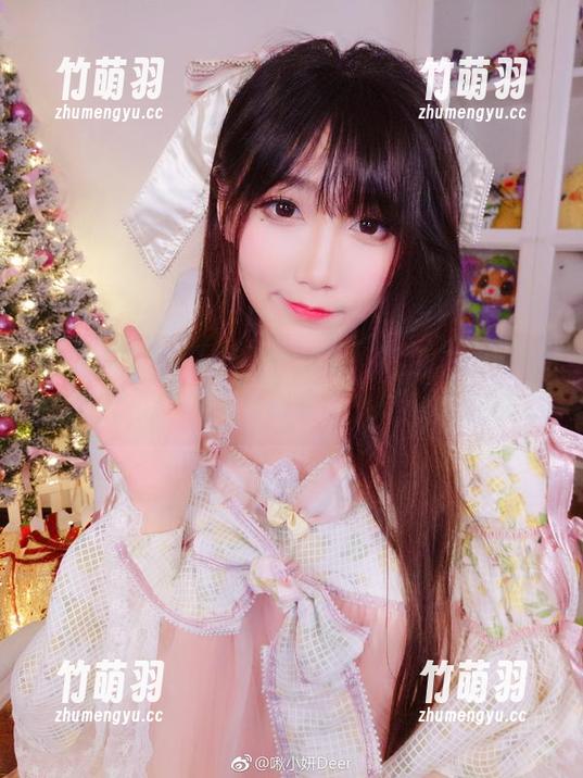 视觉盛宴来袭！啾小妍的丝袜写真原图及图包，带你开启一场时尚之旅！.txt