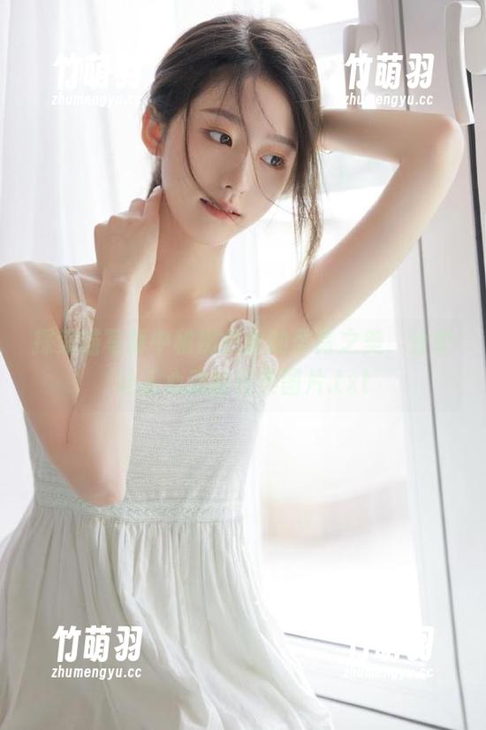 探索喵写真中稚嫩黑丝的孕育之美，分享让人心动的经典图片.txt