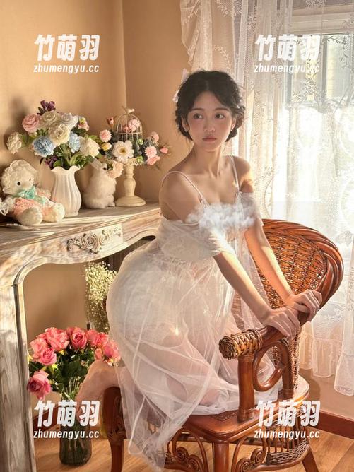 活力四射！喵糖映画“小白裙”最新在线图片，让你领略青春的无限魅力！.txt