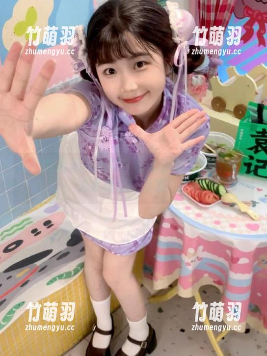喵糖映画精品推荐：甜心小萝莉照片图包，心痒难忍的诱惑！.txt