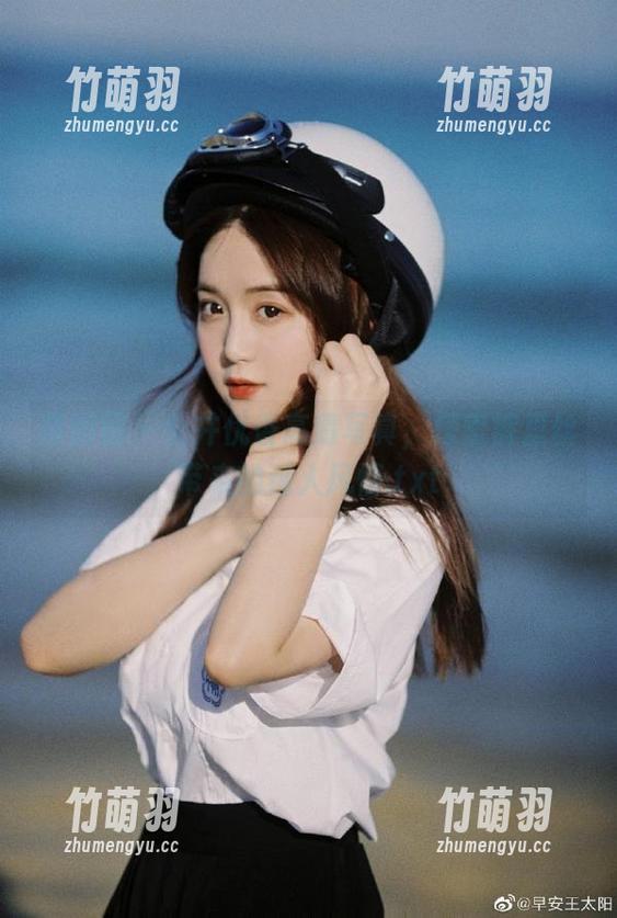 嗲囡囡 - 仓井优香高清写真，探索裤里丝带来的迷人风情.txt