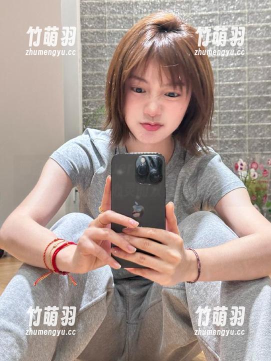 嗲囡囡 - 伍月yuer的私房美图与剧情：一场视觉与心灵的双重盛宴.txt