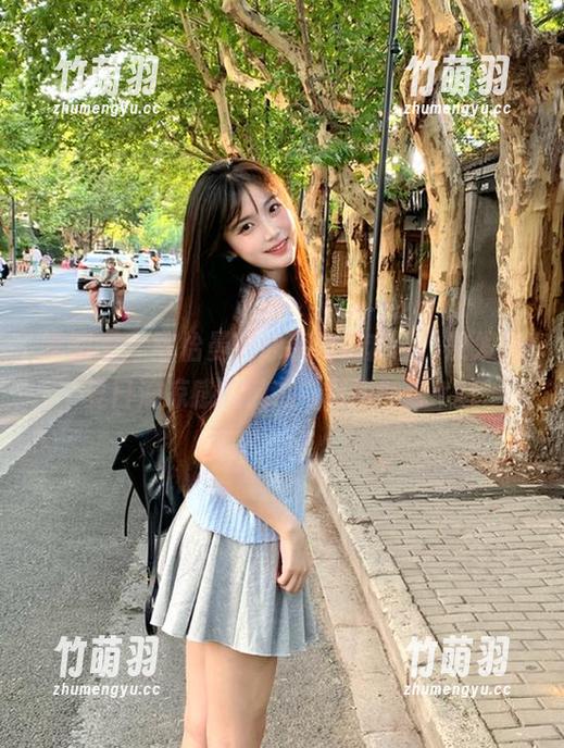 嗲囡囡 - 陈怡曼的泳装精选套图，散发着夏日清凉感的魅力与时尚气息.txt