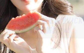 嗲囡囡 – 油亮色彩下的陈雅漫VICKY：绝美写真图集解析.txt