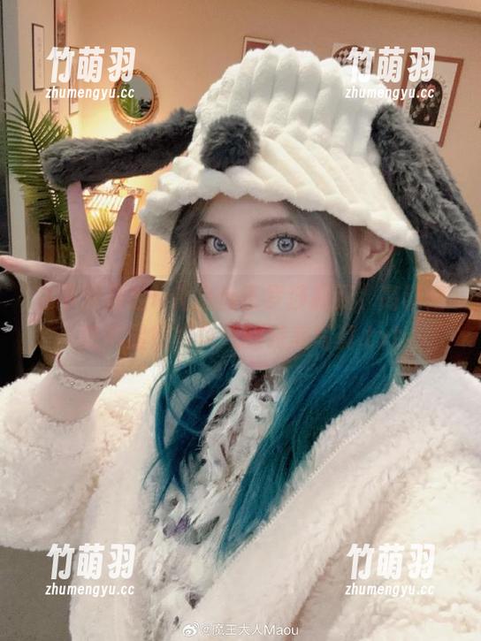 在下萝莉控ii化身魔王罗莎莉亚，高清壁纸尽显妩媚霸气的完美写真.txt