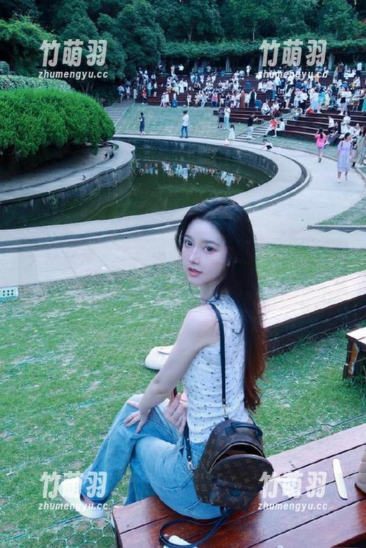 头条女神 - 不容错过的冯雪娇兔女郎最新写真资源，快来下载吧！.txt