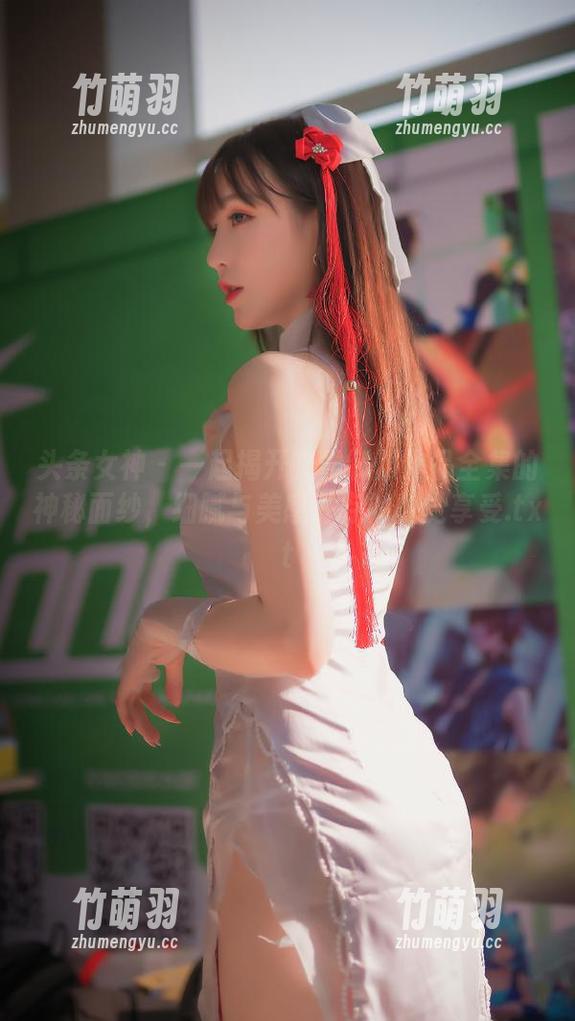头条女神 - 一起揭开文雪制服作品全集的神秘面纱，细腻与美感并存的视觉享受.txt