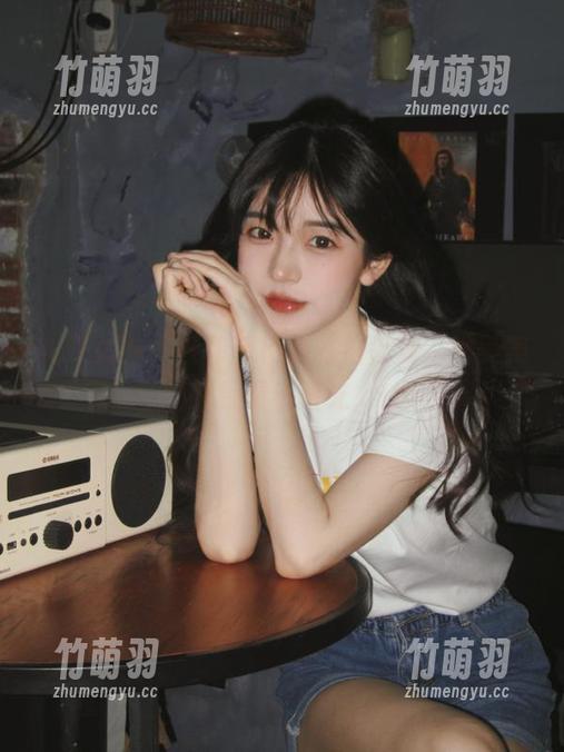 头条女神 - 杜菲菲校服私拍特辑，绝美美图捕捉青春时光.txt