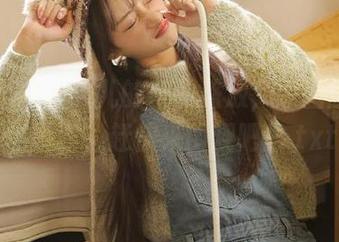头条女神 – 火儿的爱的盛放，原图图包等你解锁，赶快来围观吧！.txt