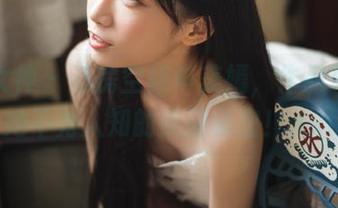 头条女神 – 私房空姐申美嫣，作品里藏着她不为人知的美丽秘密！.txt