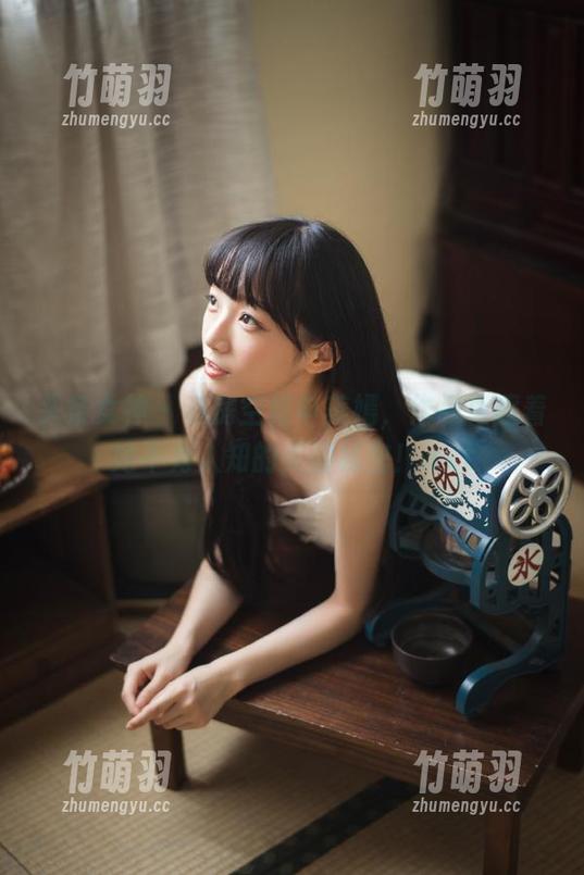 头条女神 - 私房空姐申美嫣，作品里藏着她不为人知的美丽秘密！.txt