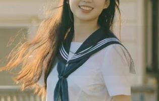 头条女神 – 展现真实自我的钟晴微光作品：极具艺术价值的写真资源推荐.txt
