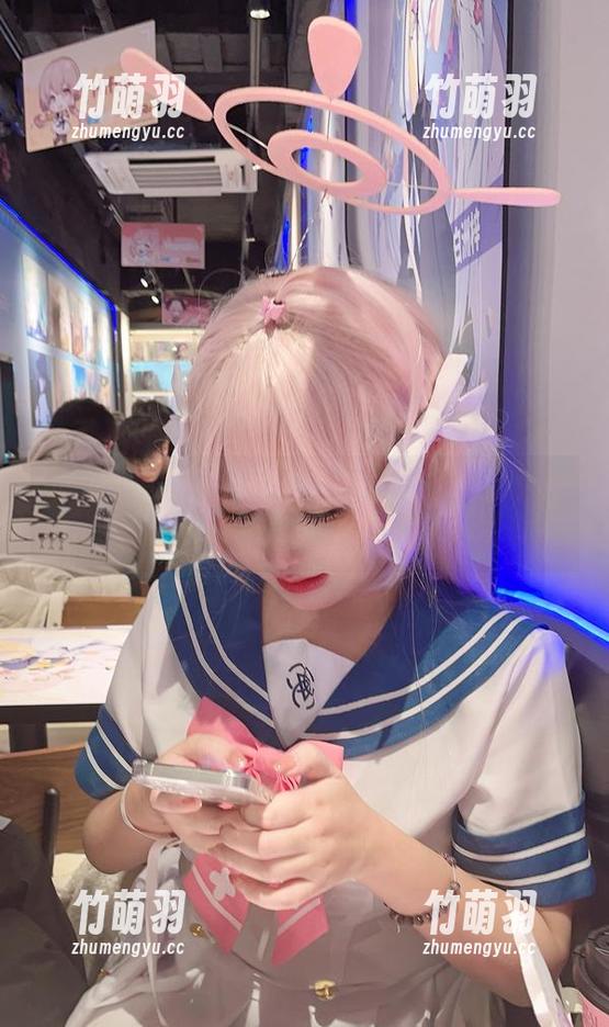 奇行家狗崽带你进入玉桂狗睡衣的温馨世界，精彩图片免费下载！.txt