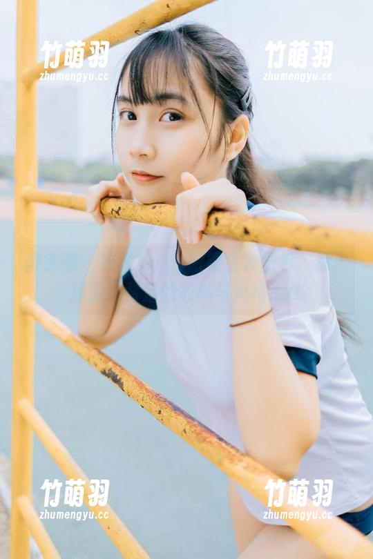 微密圈 - 婉柔yyyy眼镜全套图包，深入探索她背后的故事与风格.txt