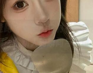学妹加速跑 – 笑笑的白衬衫写真合集，捕捉每一个动人的瞬间与表情.txt