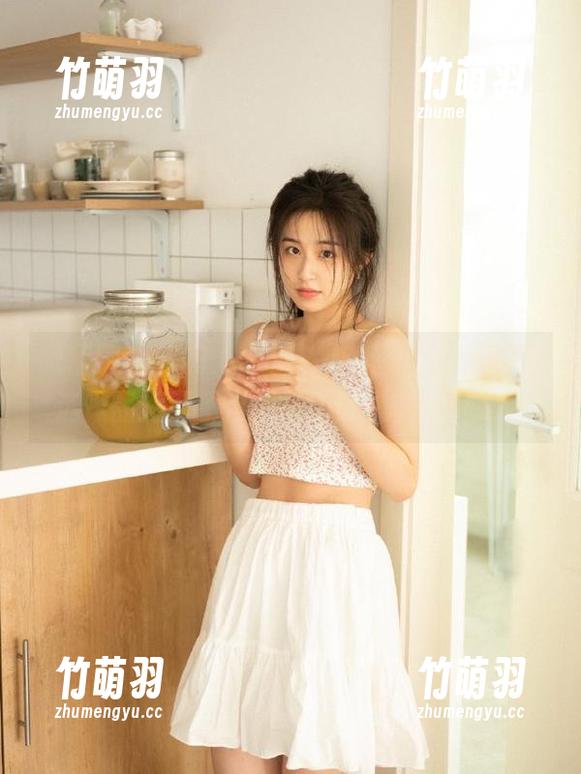 微密圈 - 在有人的树林中，安妮yoo的精选作品揭示了自然之美与人文情怀.txt