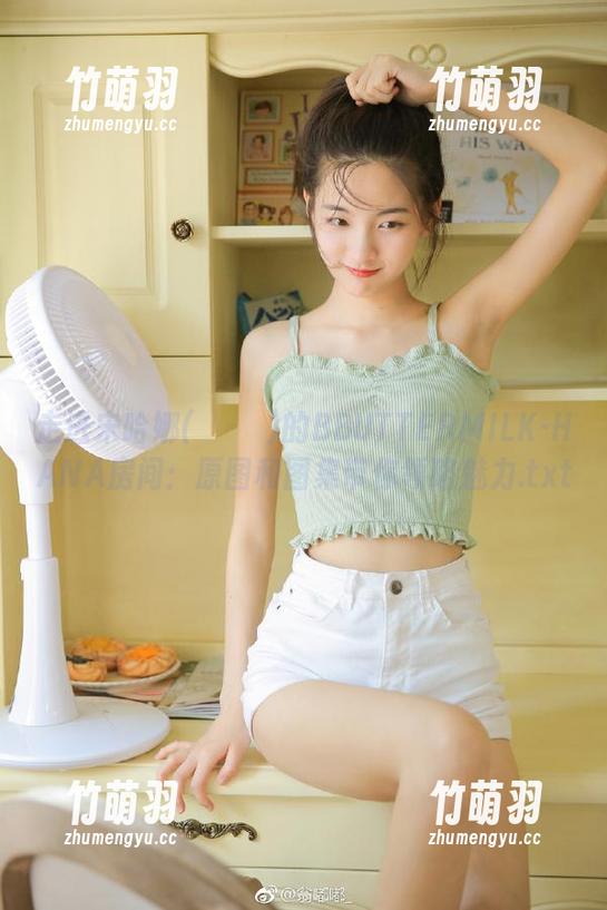 走进宋哈娜(송하나)的BBUTTERMILK-HANA房间：原图和图集带你领略魅力.txt