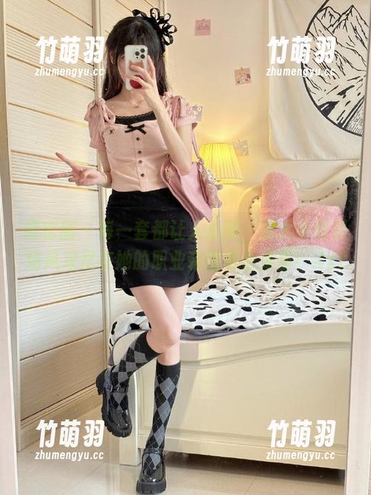 微密圈 - 每一套都让人心动，宸大小姐职场风采尽在她的职业装图包合集里！.txt