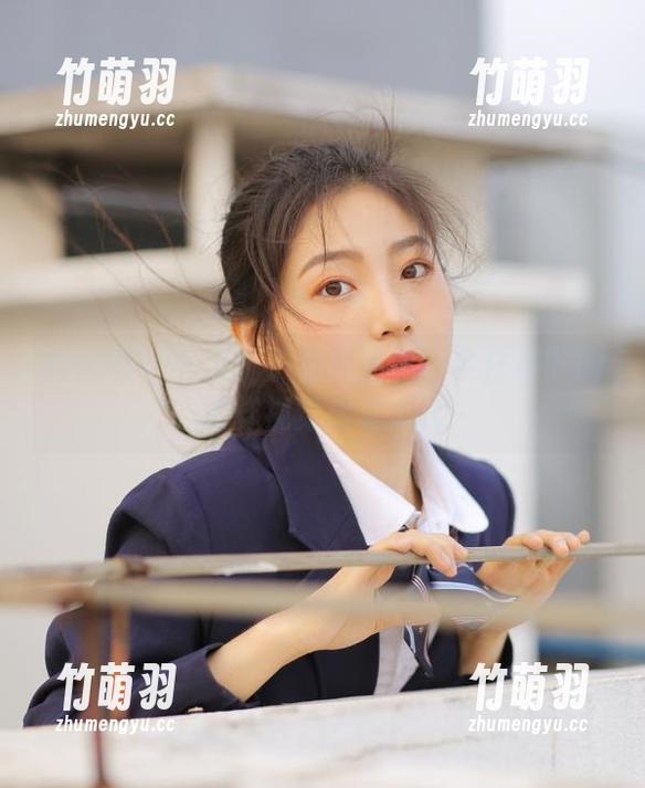 微密圈 - 小优优子私房图集：牛仔裤下的别样视觉盛宴.txt