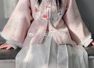 绝美黑色写真：小女巫露娜原图分享，独特壁纸点亮你的屏幕.txt