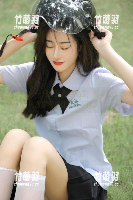 尤果网 - 一只香蕉船的美腿，别样的诱惑：完美写真美图让你爱不释手！.txt