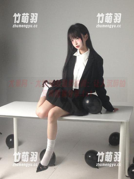 尤果网 - 尤娜娜的温柔瞬间：让人沉醉的写真图集分享.txt
