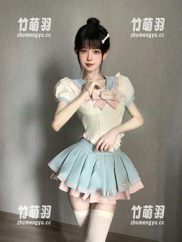 尤果网 - 曼曼短裙的诱惑：原图与写真完美结合，展现自信风采.txt