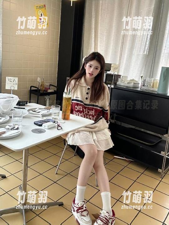 尤果网 - 笑笑的短裙物语：原图合集记录夏日梦幻瞬间.txt