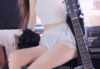 尤果网 – 一袭红裙的米妮：探索她的写真图包，感受女性的优雅与自信.txt