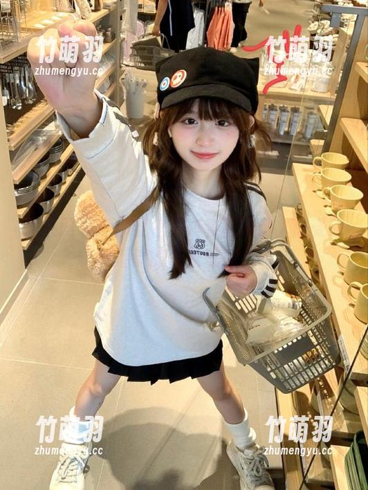 尤果网 - 莉恩红裙写真套图精选，感受时尚潮流的轻盈气息.txt