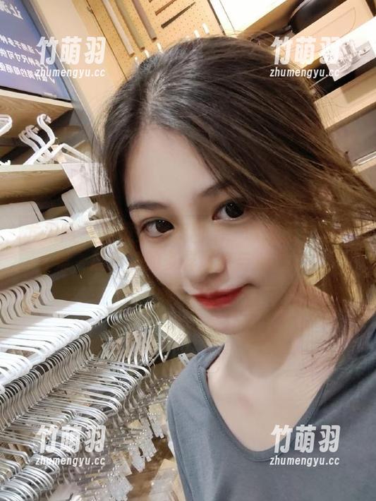 尤果网 - 用镜头捕捉甜心：谭晓彤美图合集，展示她的多样风格与魅力.txt